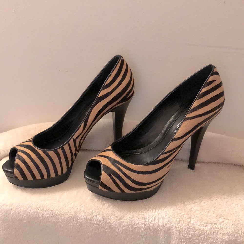 HP🎉BCBG CAMEL/BLACK HEELS NWOTpony/zebra New Calf